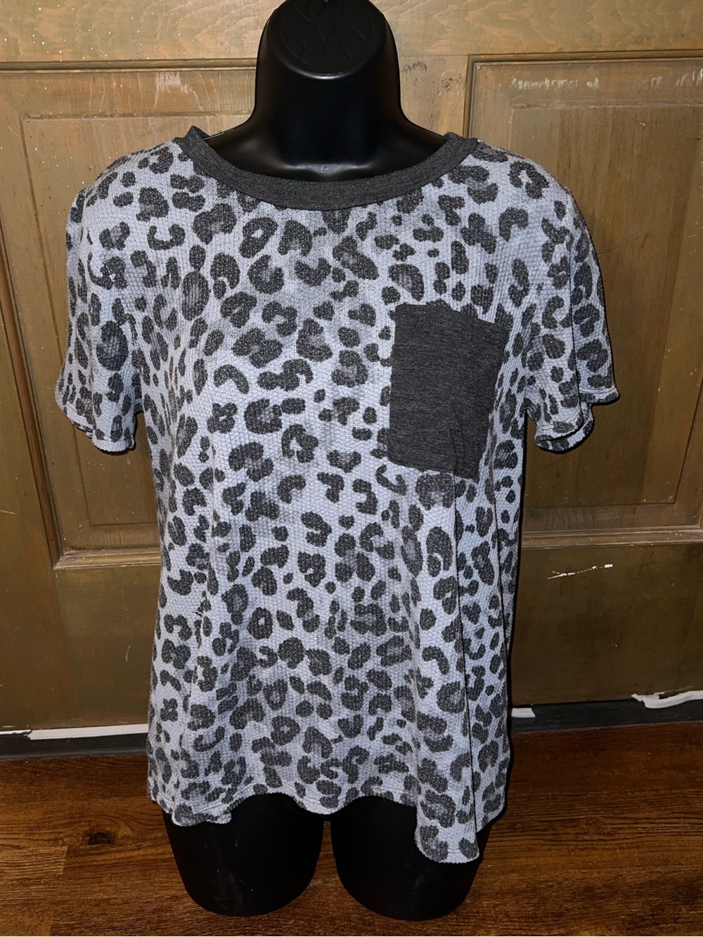 Gray Ribbed Knit Casual Short Sleeve Leopard Print Pocket Shirt Y2K Size M